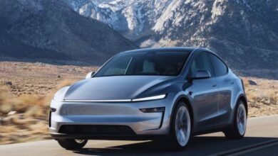 Polémico assistente de IA Grok começou a chegar aos carros da Tesla na Europa