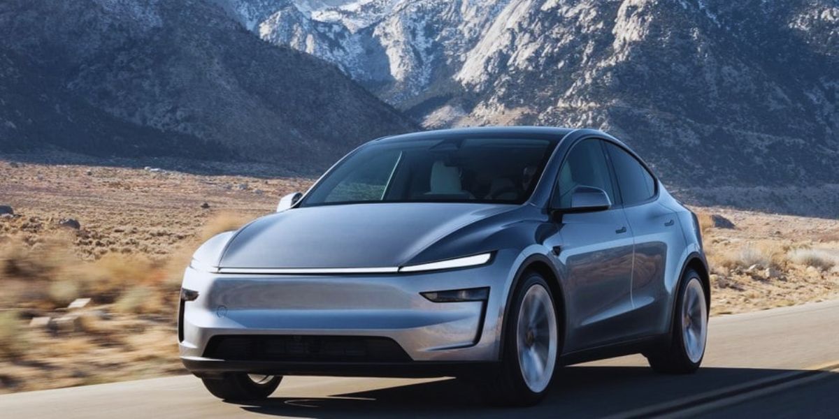 Polémico assistente de IA Grok começou a chegar aos carros da Tesla na Europa